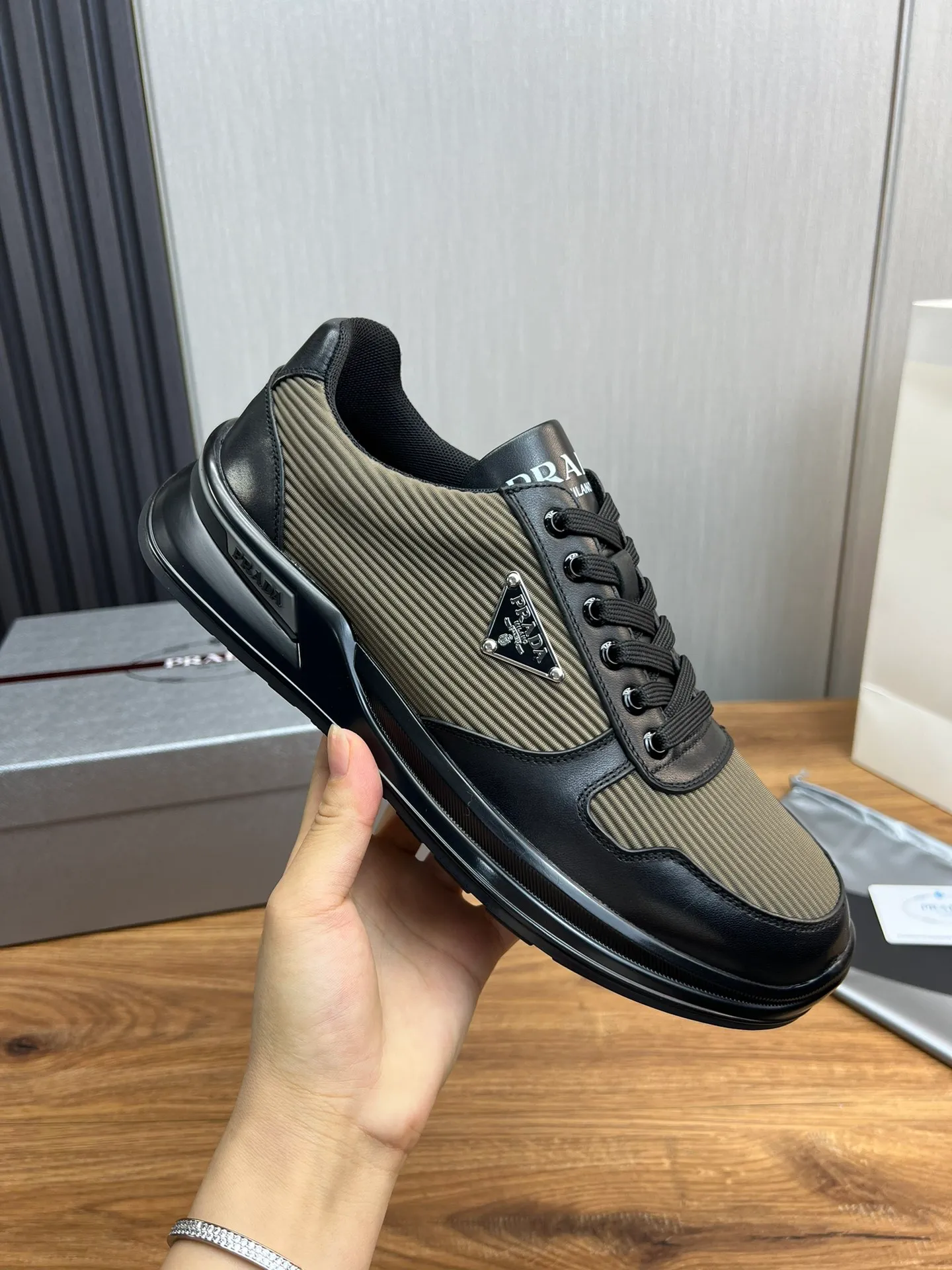 Men's shoes 💰580💰 [PRADA] Men's shoes are popular in the counter, official website is synchronized, 1 high-quality shipment ✔️Original cowhide stitching mesh + cowhide lining, 1🆚1 replica, original original bottom, 38-45 (45 customized, non-refundable)